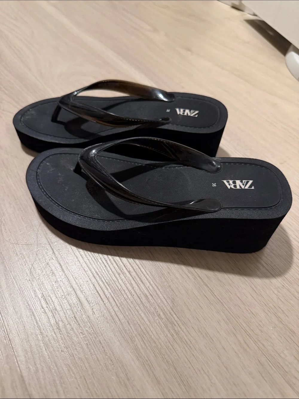 ZARA Black Platform Flip-Flop Sandals with Glossy Straps